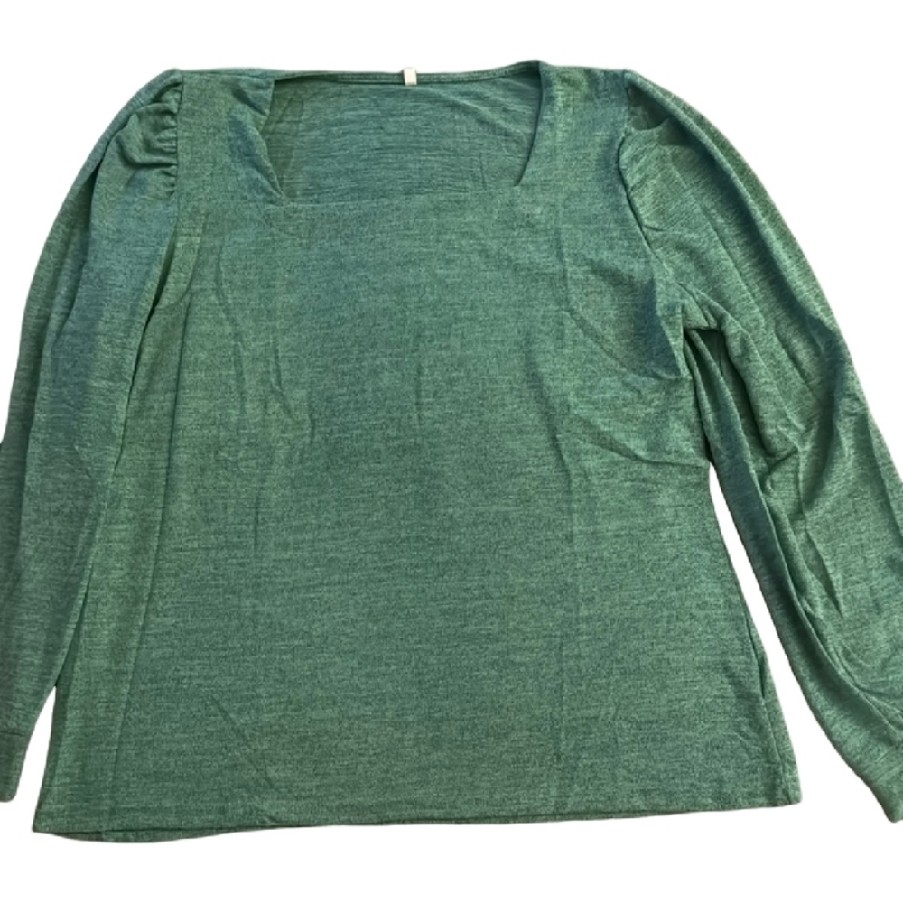 New women’s light green loose fitting top/shirt.
